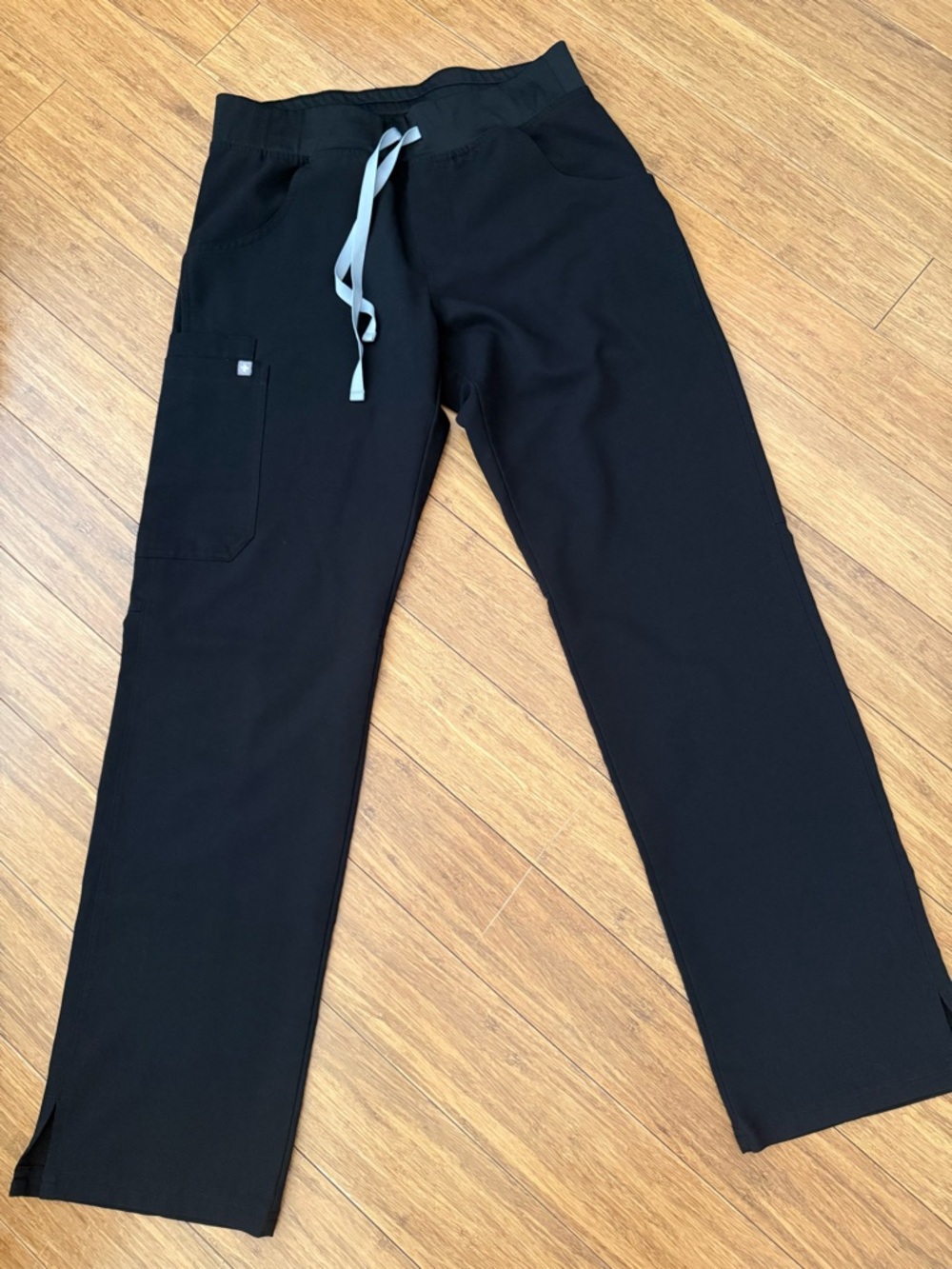 Figs women’s Kade scrub pants